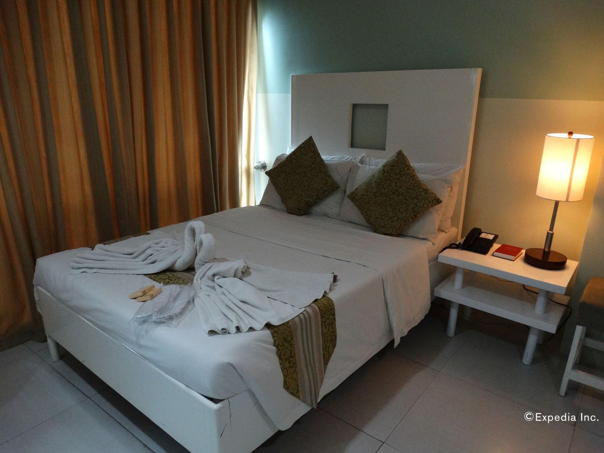 Empire Suites Hotel Puerto Princesa Kültér fotó